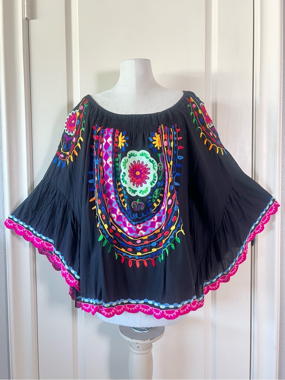 Gorgeous Ruby Yaya Embroidered Floral Bohemian Black Off Shoulder Blouse Large